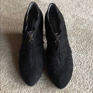 New black suede heels